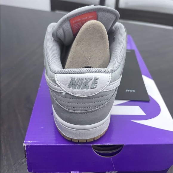 Nike Gray and White Men's Sneakers - Picture 13 of 16